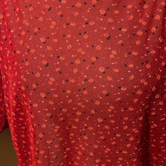 🆑FINAL PRICE‼️ Nasty gal size 8 sheer red top with floral print - Picture 2 of 4